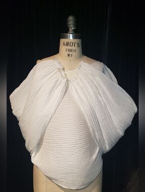 Sample 100% Cotton Accordian White Oversized Parachute Sleeve Light Breathable